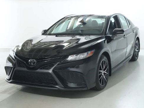 Certified 2023 Toyota Camry SE w/ Convenience Package image 1