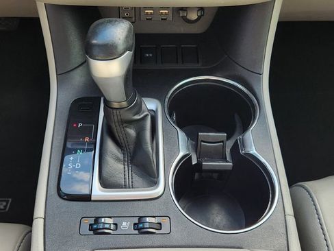 Used 2019 Toyota Highlander Limited image 16