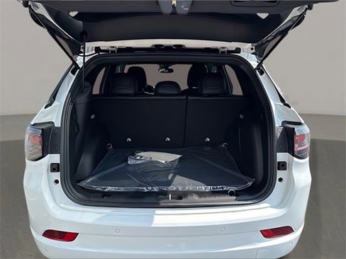 New 2025 Jeep Compass Limited w/ High Altitude Package image 10