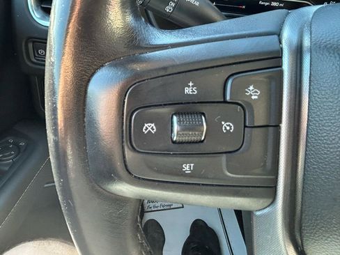 Used 2023 GMC Yukon XL SLT AWD/4WD image 19