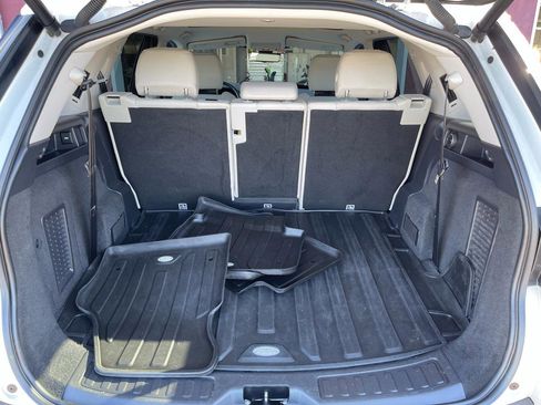 Used 2020 Land Rover Discovery Sport SE image 18