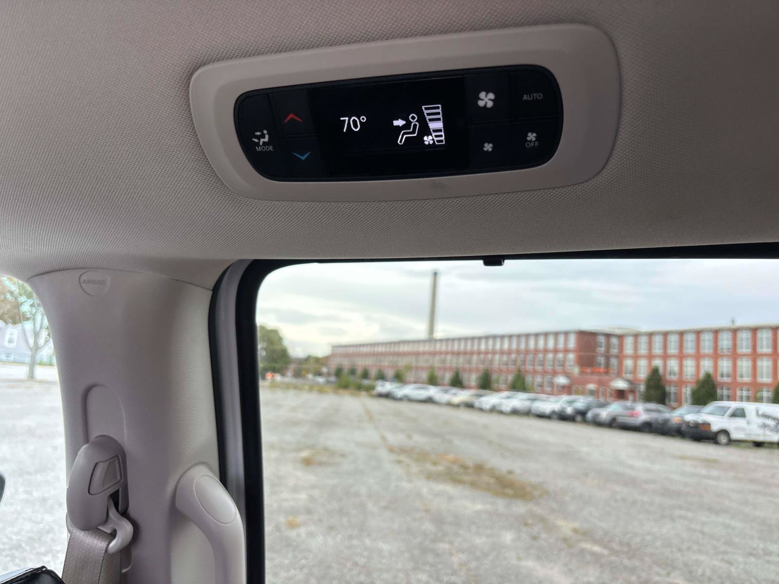 Used 2024 Chrysler Pacifica Touring-L FWD image 15