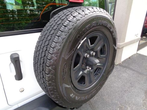 Used 2022 Jeep Wrangler Unlimited Sport AWD/4WD image 9