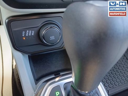 Used 2022 Jeep Renegade Latitude w/ Convenience Group AWD/4WD image 16