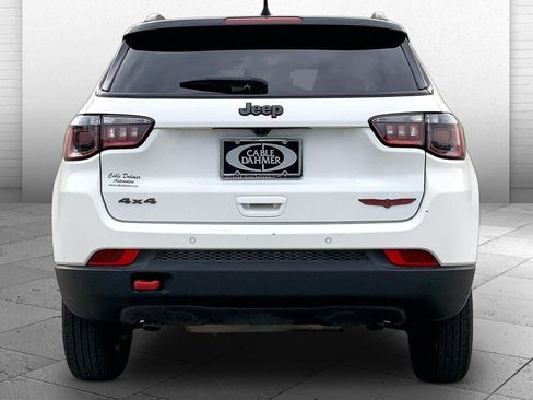 Used 2025 Jeep Compass Trailhawk AWD/4WD image 3