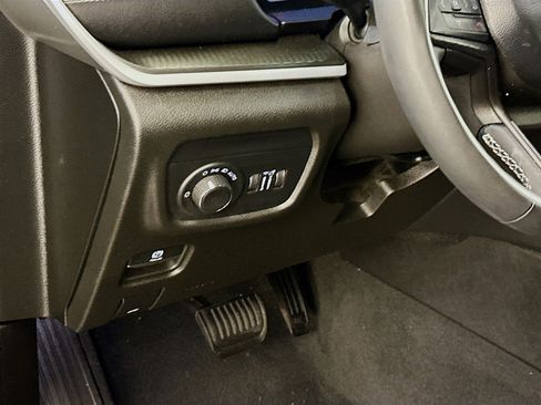 Used 2024 Jeep Grand Cherokee Altitude image 17