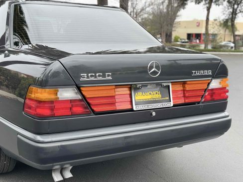 Used 1987 Mercedes-Benz 300 D Turbo image 73