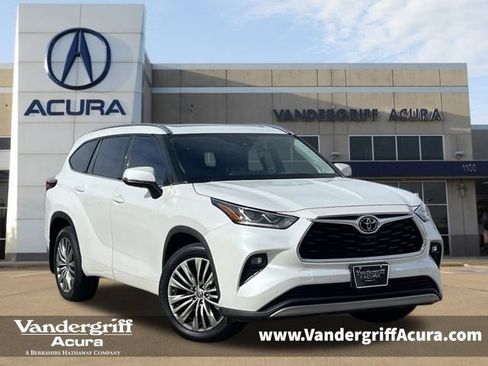 Used 2022 Toyota Highlander Platinum image 1