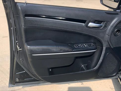 Used 2020 Chrysler 300 S image 21