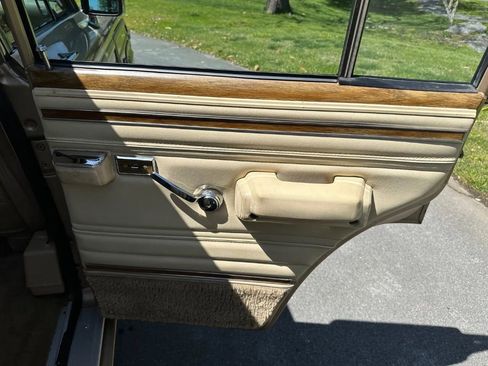 Used 1989 Jeep Grand Wagoneer image 27