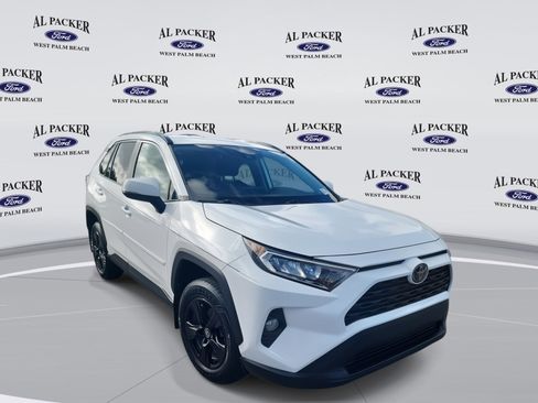 Used 2021 Toyota RAV4 XLE image 8