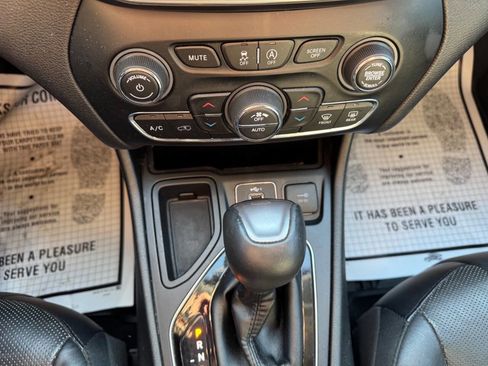 Used 2019 Jeep Cherokee Limited image 51