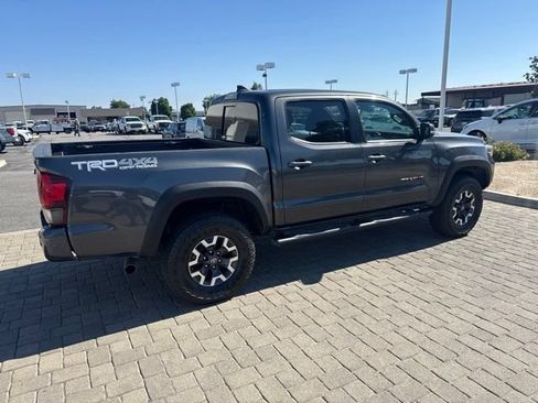 Used 2019 Toyota Tacoma TRD Off-Road w/ Technology Package AWD/4WD image 2