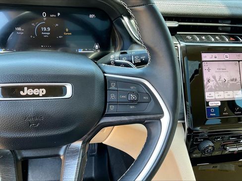 Used 2022 Jeep Grand Cherokee L Limited w/ Black Appearance Package AWD/4WD image 24