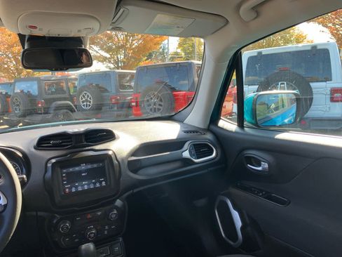 Used 2020 Jeep Renegade Latitude w/ Safety & Security Group II image 37