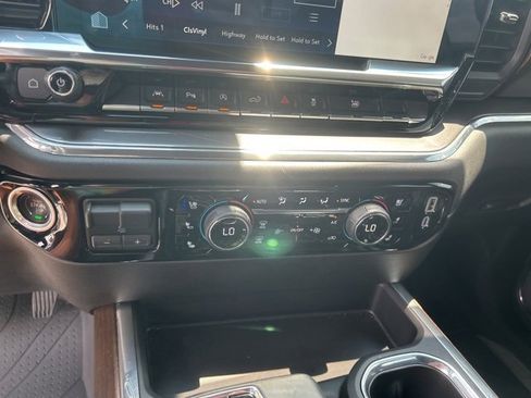 Used 2024 Chevrolet Silverado 1500 High Country w/ High Country Premium Package image 25