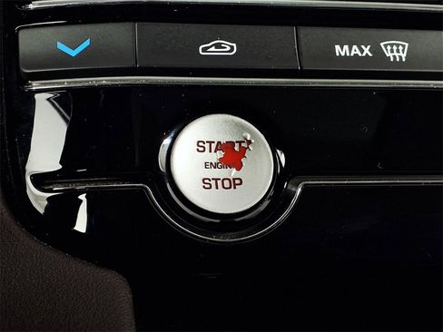 Used 2017 Jaguar F-PACE Prestige image 18