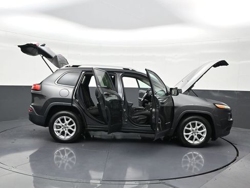 Used 2016 Jeep Cherokee Latitude image 34