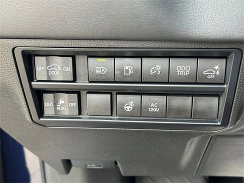 Certified 2023 Toyota Sequoia Platinum image 27