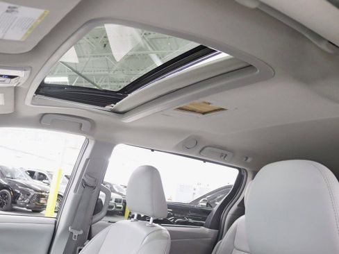 Used 2015 Toyota Sienna XLE w/ XLE Navigation Package image 27