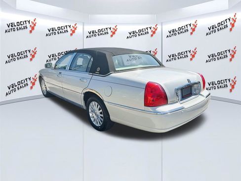 Used 2004 Lincoln Town Car Ultimate RWD image 5