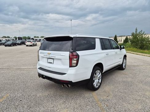 Used 2021 Chevrolet Suburban High Country w/ Premium Package AWD/4WD image 5