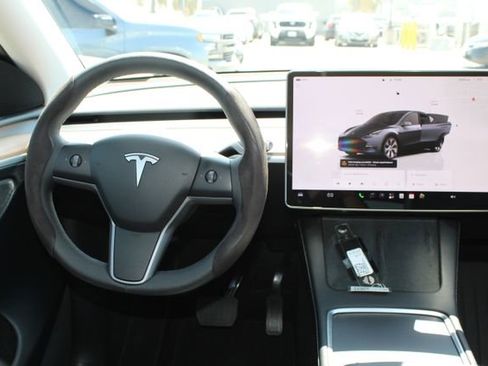 Used 2023 Tesla Model Y Long Range AWD/4WD image 14