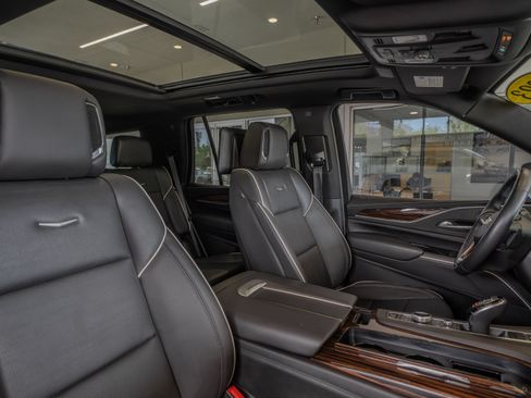 Used 2023 Cadillac Escalade Premium Luxury AWD/4WD image 32
