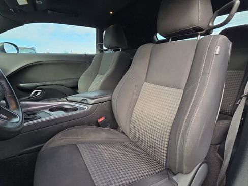 Used 2018 Dodge Challenger SXT image 13