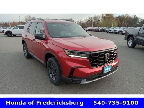 Certified 2025 Honda Pilot TrailSport image 14