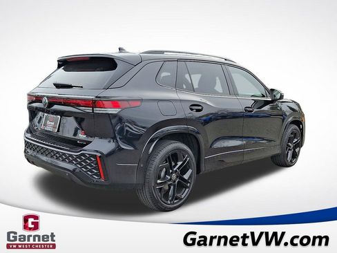 Certified 2025 Volkswagen Tiguan SE R-Line image 7