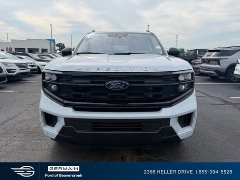Used 2025 Ford Expedition Active AWD/4WD image 3
