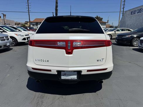 Used 2017 Lincoln MKT AWD w/ Technology Package image 3