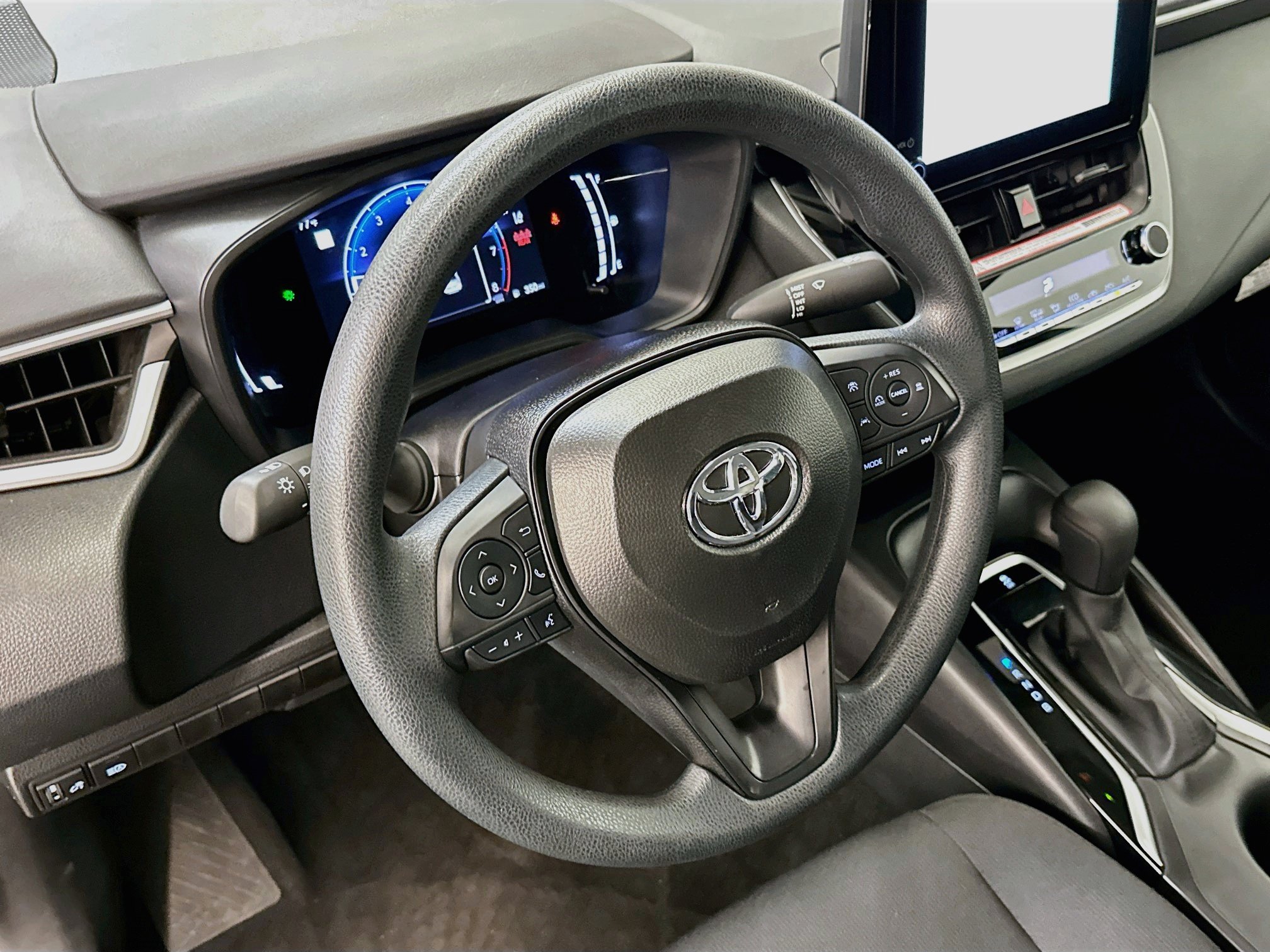 Used 2026 Toyota Corolla LE FWD image 18