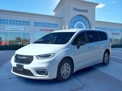 Certified 2024 Chrysler Pacifica Touring-L