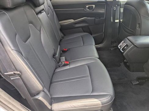 Used 2022 Kia Sorento S image 18
