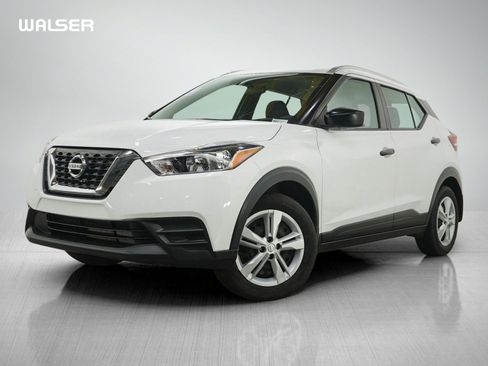 Used 2019 Nissan Kicks S FWD image 1