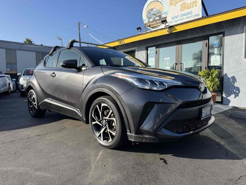 Used 2021 Toyota C-HR XLE image 3