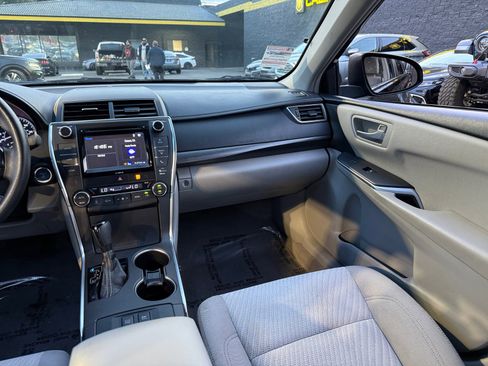 Used 2017 Toyota Camry LE image 23