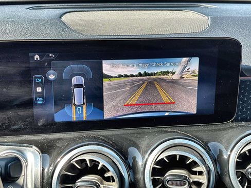 Certified 2025 Mercedes-Benz GLB 250 image 28