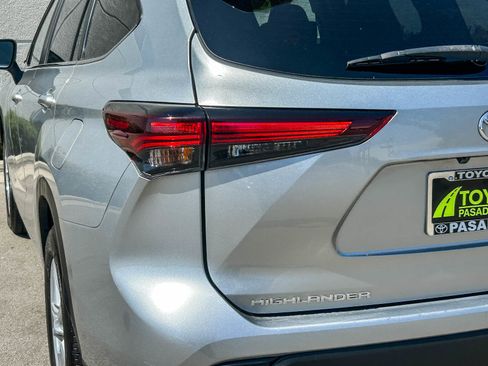 Used 2024 Toyota Highlander LE image 9