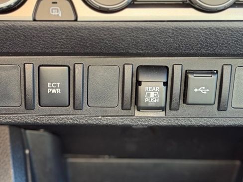 Used 2022 Toyota Tacoma SR5 AWD/4WD image 15