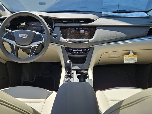 New 2025 Cadillac XT5 Premium Luxury image 9