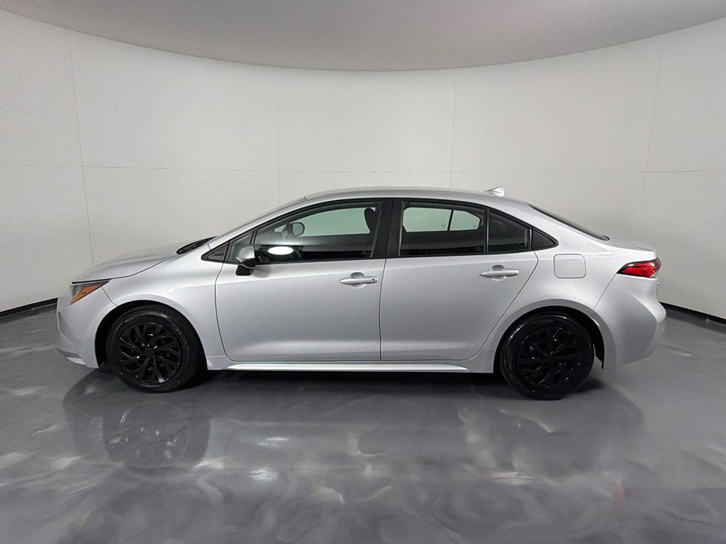 Used 2022 Toyota Corolla LE FWD image 8