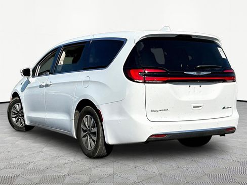 Used 2022 Chrysler Pacifica Touring-L w/ Uconnect Theater Family Group FWD image 10