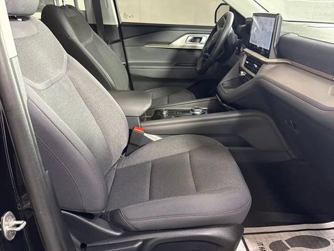 Used 2025 Ford Explorer Active AWD/4WD image 15
