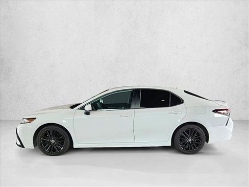 Used 2021 Toyota Camry SE w/ Carpet Mat Package (TMS) FWD image 8