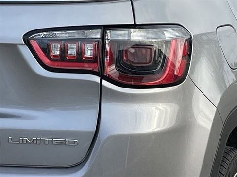 Used 2018 Jeep Compass Limited w/ Navigation Group image 7