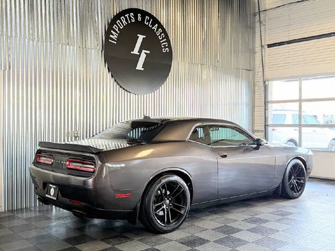 Used 2015 Dodge Challenger R/T image 3