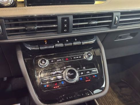 Used 2022 Lincoln Corsair AWD w/ Premium Package image 12